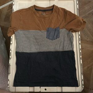 Pocketed short sleeved shirt